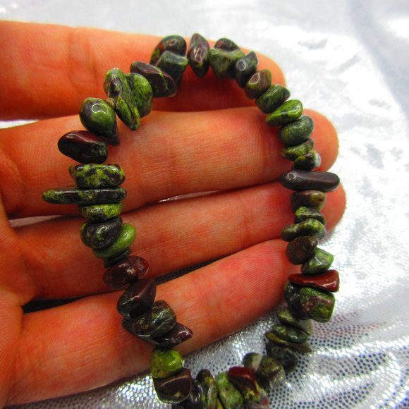 Dragon Bloodstone Chips 7" Stretchy Gemstone Bracelet - Picture 1 of 3